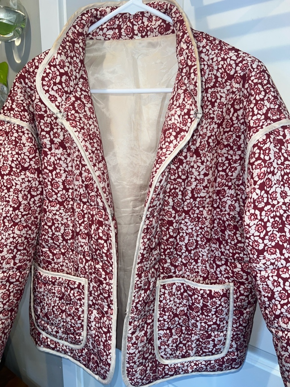 Women's Floral Quilted Puffer Jacket - Burgundy/White - Picture 4 of 7